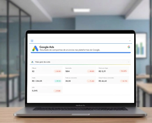 Dashboard de Google Ads com dados fragmentados, representando a dor de dados perdidos em campanhas de tráfego pago em Natal e Macaíba.